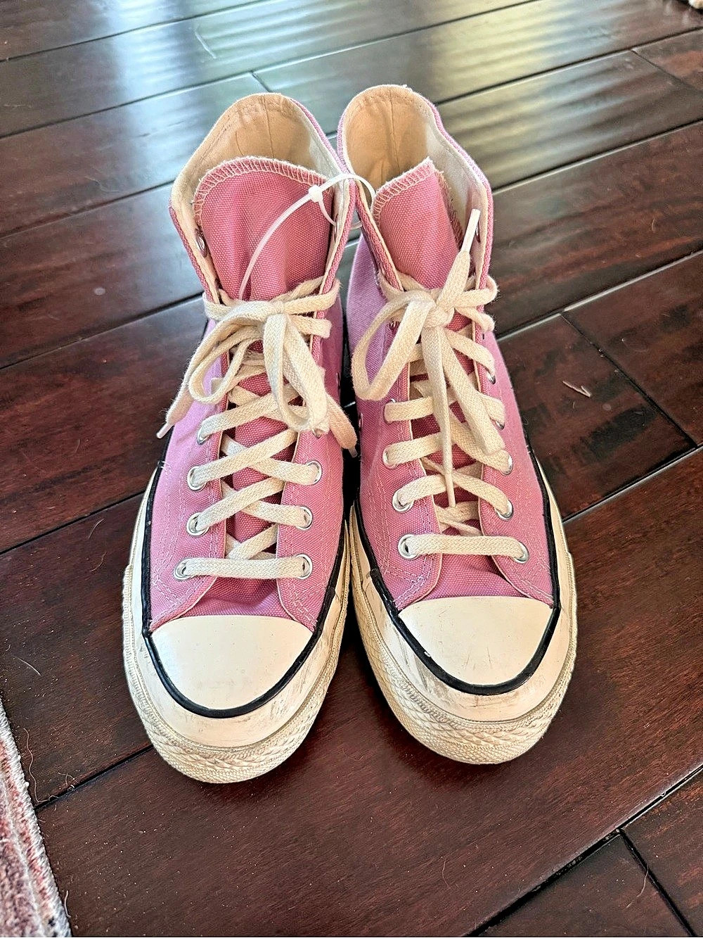 Converse Chuck 70 High Top Hog Wild Pink Sneakers Pink & White
Men's US 7 / wom